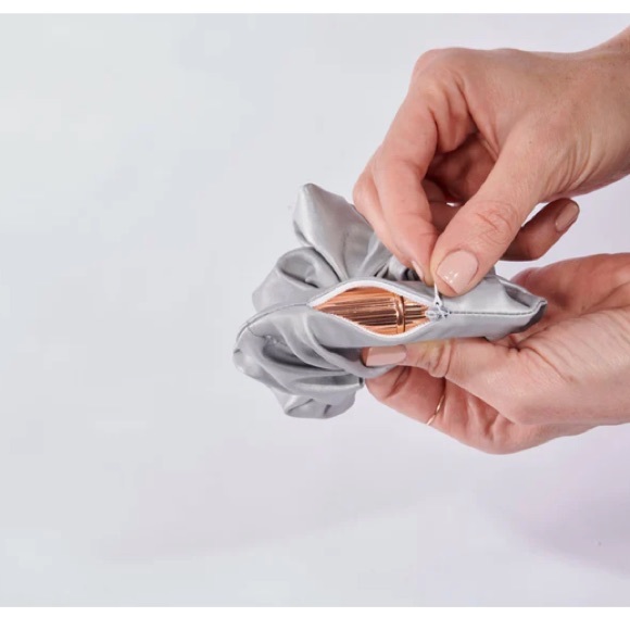 NWT Electric Yoga Reflective Scrunchies with Pockets - Picture 3 of 5